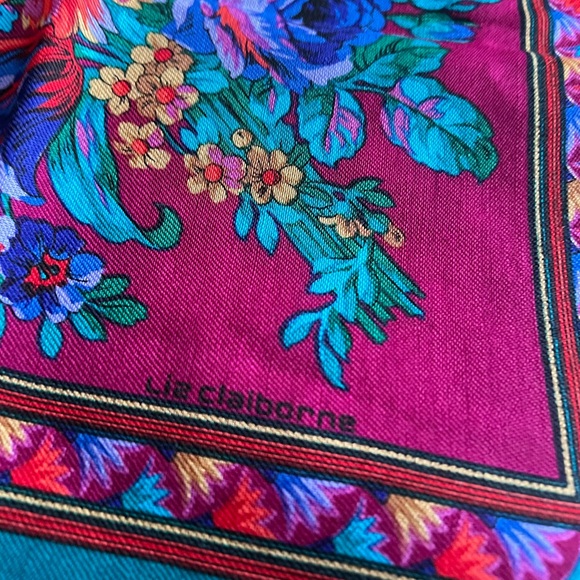 Liz Claiborne Vintage Scarf, 100% Wool, made in Japan - Picture 2 of 11